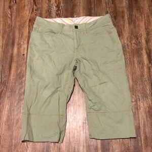Mountain Hardwear Bermuda Hiking Shorts Women's 8 Nylon Outdoor Trail Split Hem